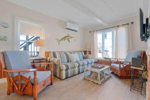 Renovated Coastal Haven Camp Ellis Classic Escape