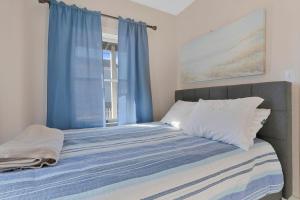 Renovated Coastal Haven Camp Ellis Classic Escape