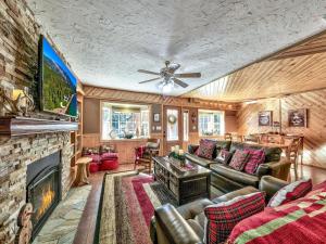 2556H Lazy Bears Den