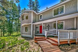 3685S River View Retreat