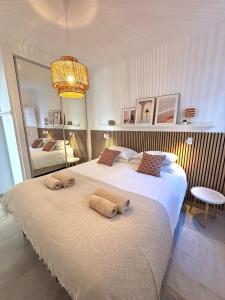 New apartment with Sea View, Big Terrace & Pools