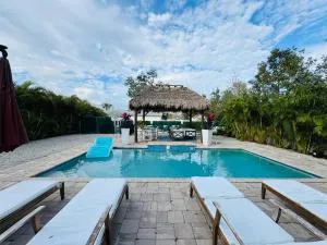 Sarasota Paradise Heated Pool Home Near IMG & Siesta Key Beach - Lakewood Ranch