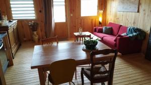 Chalets Maison bois vue Causse Larzac et viaduc : photos des chambres