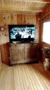 Chalets Maison bois vue Causse Larzac et viaduc : photos des chambres