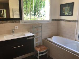 Villas Villa de Charme magnifique vue Panoramique et Piscine : photos des chambres