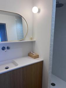 Villas Contemporary Villa with Pool : photos des chambres
