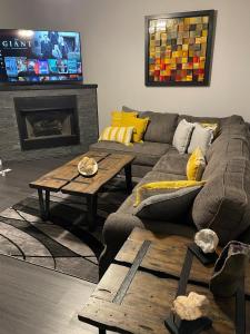 Brooklynns Bay, Elegant Lakefront Condo Retreat