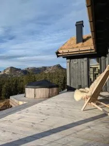 Nydelig hytte med badestamp og sauna - 伯