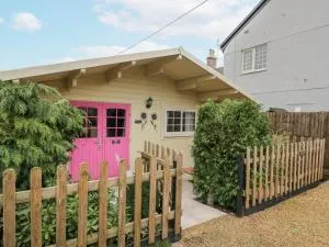 The Log Cabin - Cliffe Pypard