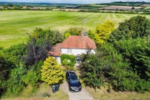 Charming 3 Bedroom Detached Cottage With Garage