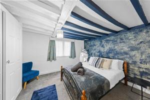 Charming 3 Bedroom Detached Cottage With Garage