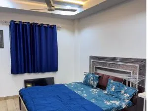 Skyline Abode - Penthouse with best connectivity - Maheshwar