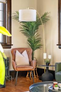 The Accountant - Sleeps 3 Guests - DT Drumheller