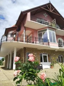 Manor Villa - Négyszögmajor