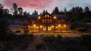 NEW Black Horse Lodge - Pollock Pines