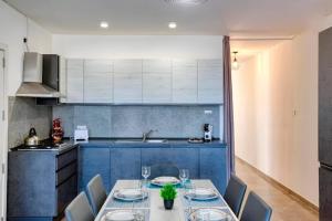 Large, 3 Bedroom Apartment in Marsascala