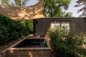 Luxe Hottub Japandi Tiny house in het Bos - 维尔豪特