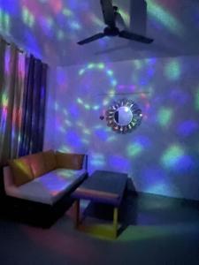 Yellow Butterflies-15 min from Noida sec 52 metro