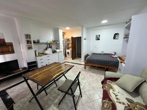 Isli Plazh 13 Studio