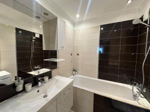 High rise cozy 2BRD flat