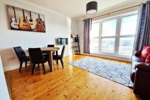 Galway City Dockland Apartment, 2 bed, 2 bath with parking