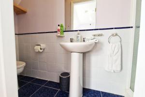 Galway City Dockland Apartment, 2 bed, 2 bath with parking