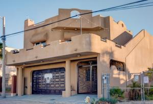 1 Min Walk to Beach - Sleeps 14 - AC - WiFi - Near Malecón