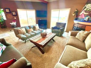 1 Min Walk to Beach - Sleeps 14 - AC - WiFi - Near Malecón