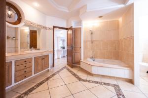 Villas Spectacular house : photos des chambres