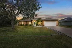 House near Jensen Beach! With Game Room and Sunroom - Indiantown