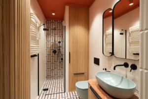 Designer Stocznia Apartament Doki Montownia Gdańsk Parking by Grandview