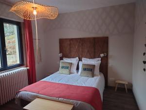 LImpasse 2-6 personnes, spa, cheminée et piscine en été