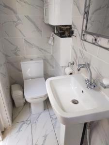 Apartment, Female and Children only