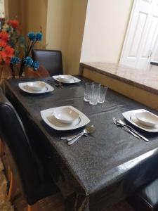 Apartment, Female and Children only