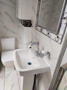 Apartment, Female and Children only