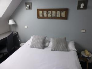 Hotels Hotel La Licorne : photos des chambres