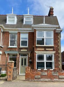 A stunning Victorian house minutes from the beach