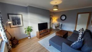 Cosy 2 bed home Glasgow South