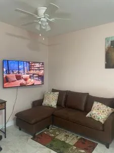 Sylmars Apartment Home - Grays Hill