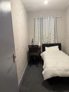 A single bedroom shared from 2 bedroom apartment - Erdington