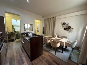 Les Champs Elysées-125m2 Modern and Spacious