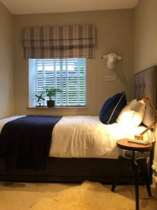 Cottage c1790, Superb central Witney, free parking