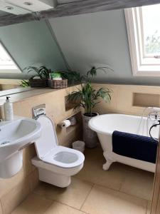 Cottage c1790, Superb central Witney, free parking