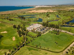 Salgados 2-Bedroom Apartment - 900m from the Beach - Wifi