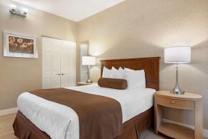 Queen Room - Disability Access/Roll-in Shower room in Best Western Cabrillo Garden Inn
