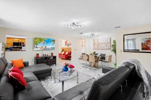 Chic 4BR Home Hot Tub Game Room