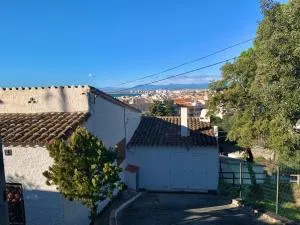Apartment with terrace - Montjoys