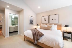 Townhome | Private hot tub | BBQ | Pets