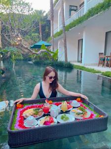 Phòng Giường Đôi/2 Giường Đơn Nhìn Ra Hồ Bơi (Double or Twin Room with Pool View)