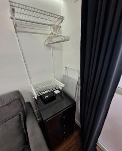 Studio tipuana, varandinha aberta com rede